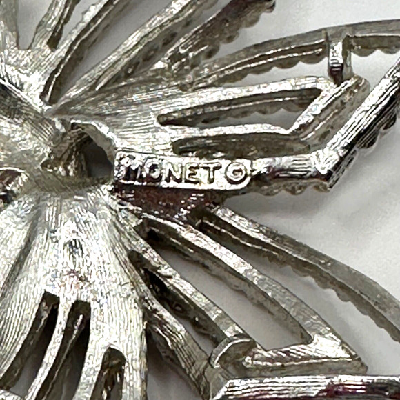 Monet Brooch Pin Textured Silver Tone Flower Star Angular Petals Vintage - Picture 4 of 5